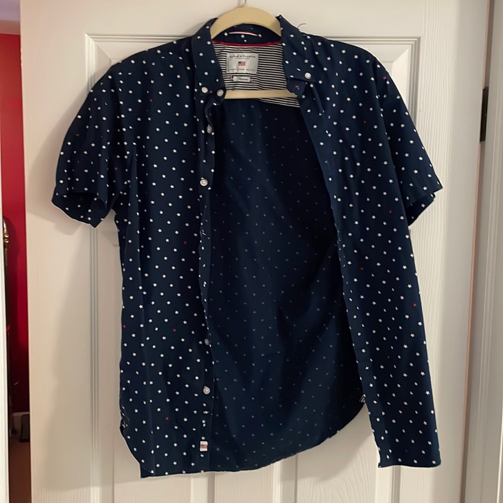 Medium Navy blue button up collared shirt